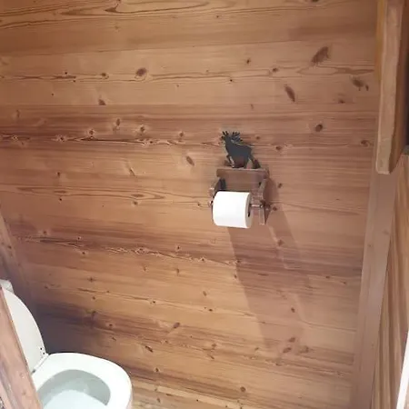 Bel En Bois Dans Un Apartment *